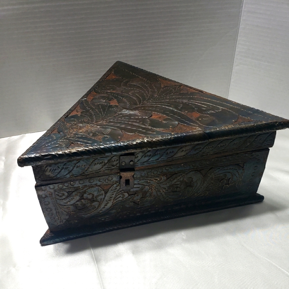 Wood n metal antique jewelry box